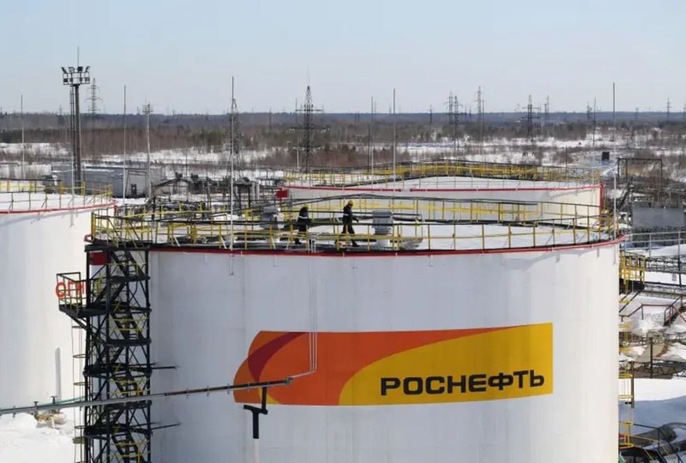 O rublo russo tem sido uma das moedas com melhor desempenho em relação ao dólar americano desde o início da guerra com o Irã, em grande parte porque a Rússia é um grande produtor de petróleo — Foto: Bloomberg via Getty Images