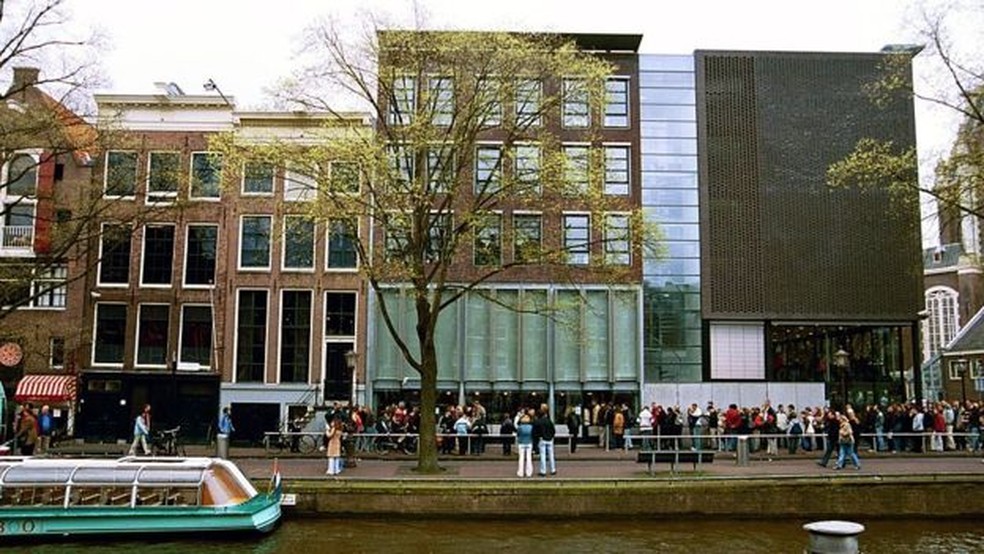 A casa em que Anne Frank e sua família se abrigaram é agora um museu em Amsterdã. — Foto: Getty images via BBC