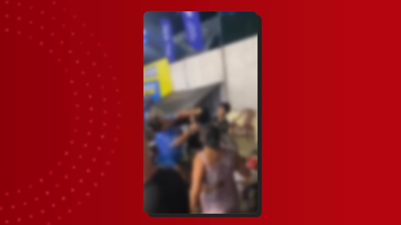 Vídeo mostra briga entre torcedoras em fila nos arredores do Bumbódromo de Parintins