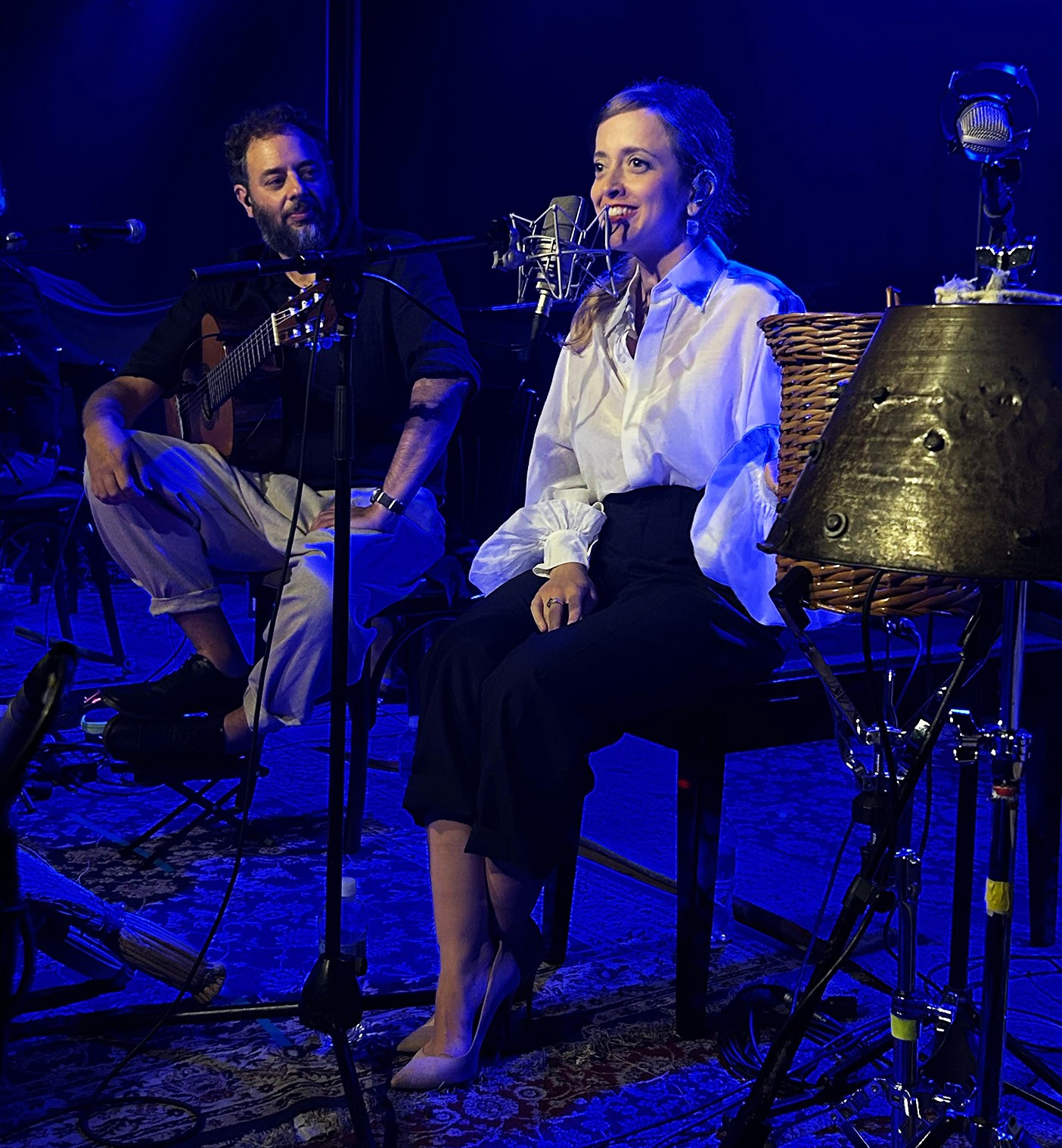 Laura Lavieri e Cacá Machado honram  o minimalismo do ‘álbum branco’ de João Gilberto ao estrear show no Rio