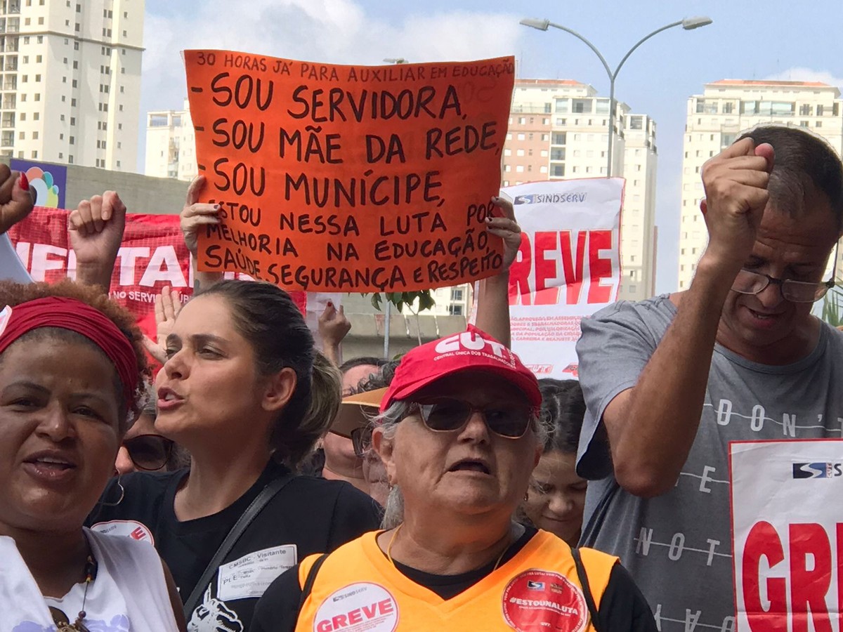 No 10º dia de greve, servidores de São Bernardo do Campo protestam em ...