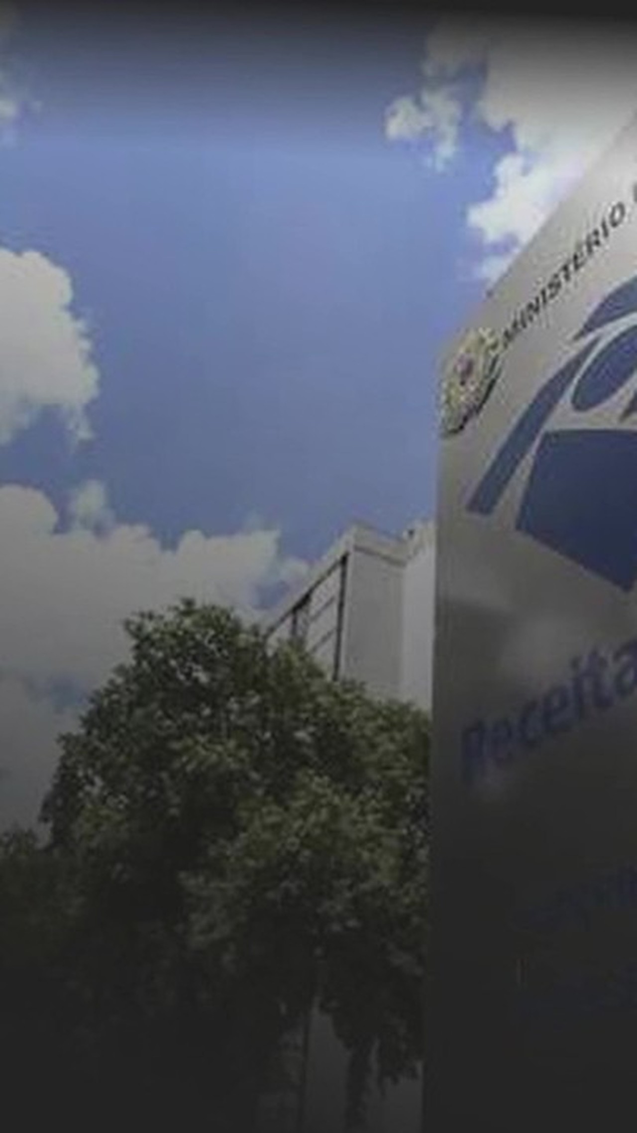 Taxa das blusinhas: Receita Federal arrecada recorde de R$ 5 bilhões em 2025, mesmo com queda de encomendas internacionais