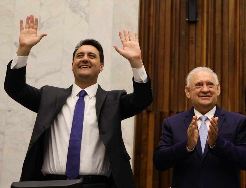 O governador do Paraná, Ratinho Junior, e o presidente da Alep, Ademar Traiano — Foto: Jonathan Campos/AEN