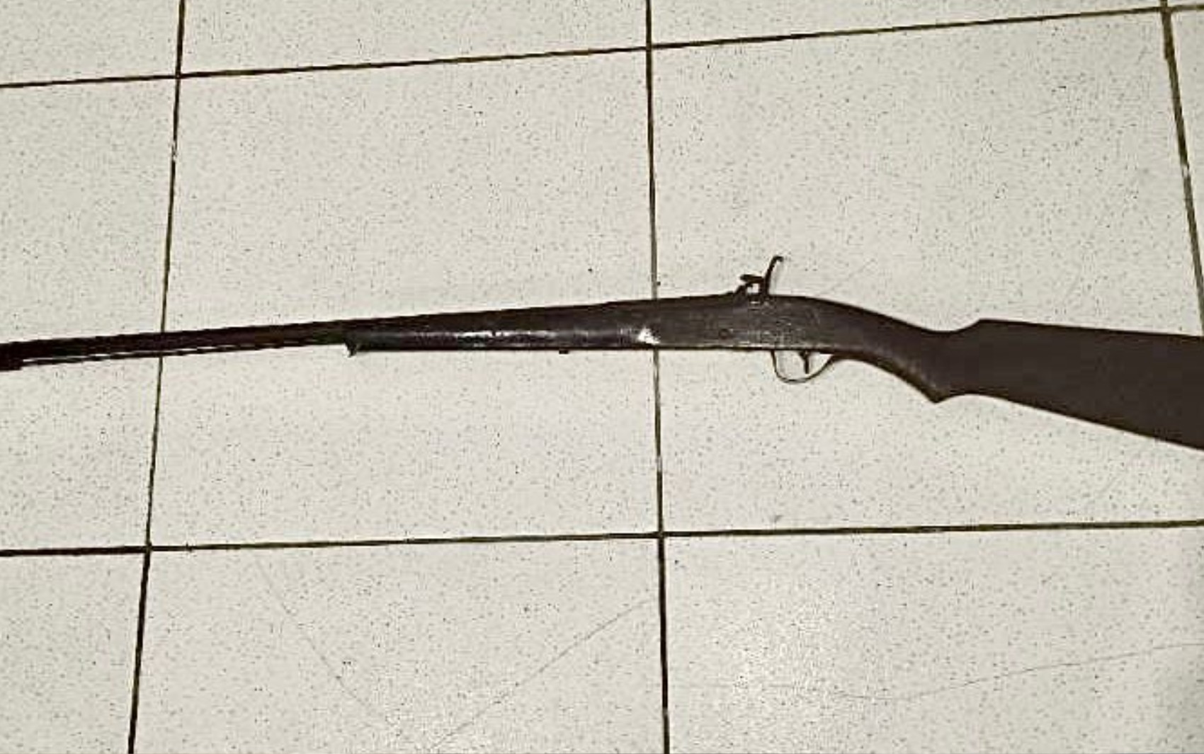 Pai é preso suspeito de ameaçar filha com arma de fogo após sumiço de R$ 30 na Bahia