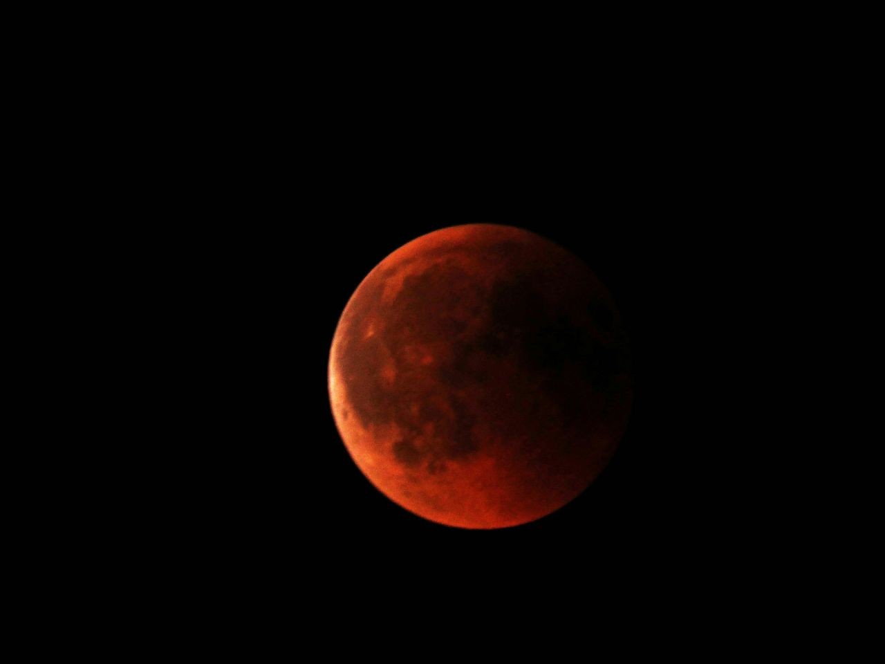 Eclipse lunar raro toma conta do céu de MS; veja os horários do fenômeno de tirar o fôlego