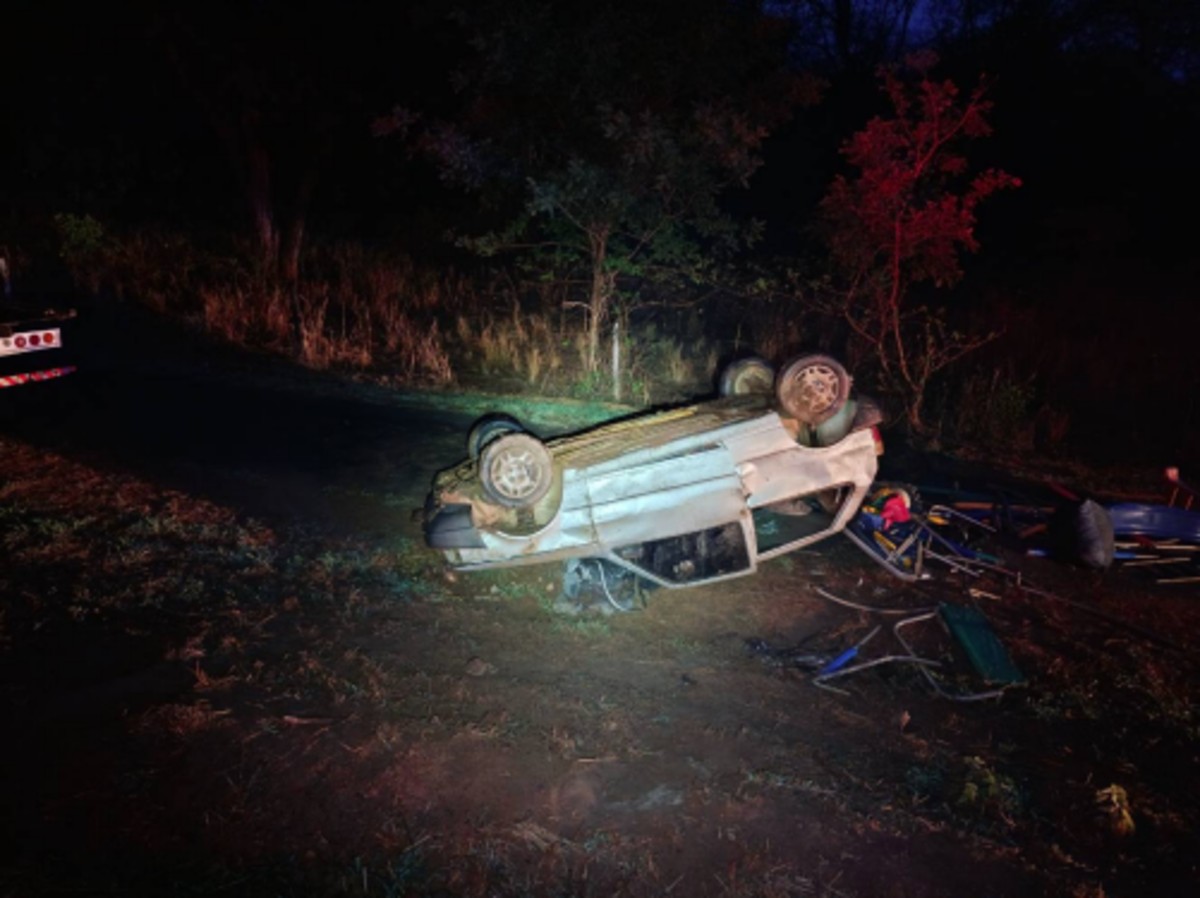 Homem morre em capotamento de carro na MG-403