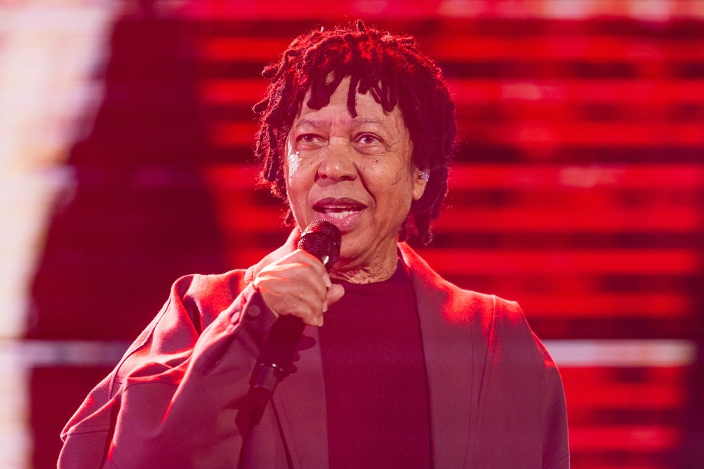 Djavan canta no show uma sequência de três músicas associadas à voz de Gal Costa (1945 – 2022) — Foto: Staff Images / Divulgação Allianz Parque