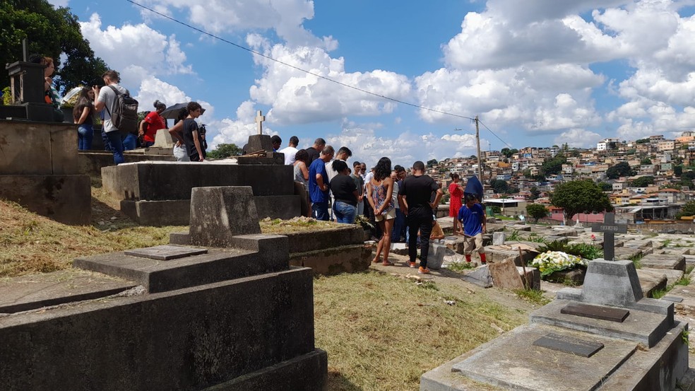 Velório e enterro aconteceram no Cemitério da Saudade. — Foto: Carlos Eduardo Alvim/TV Globo