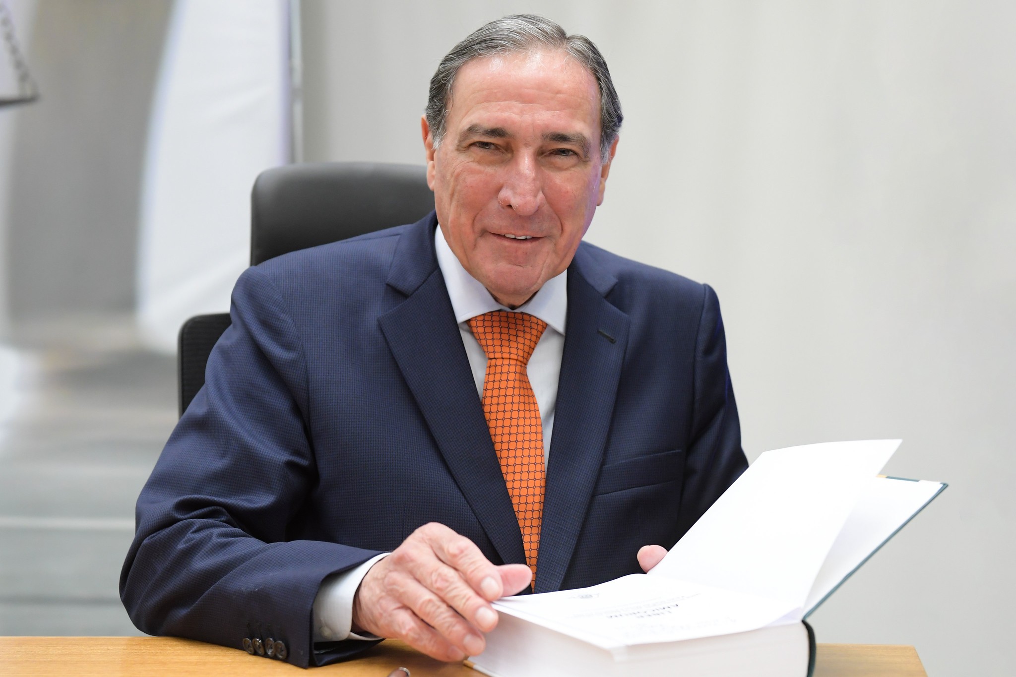 Zanin autoriza abertura de investigação contra ministro do STJ após suspeita de venda de sentenças