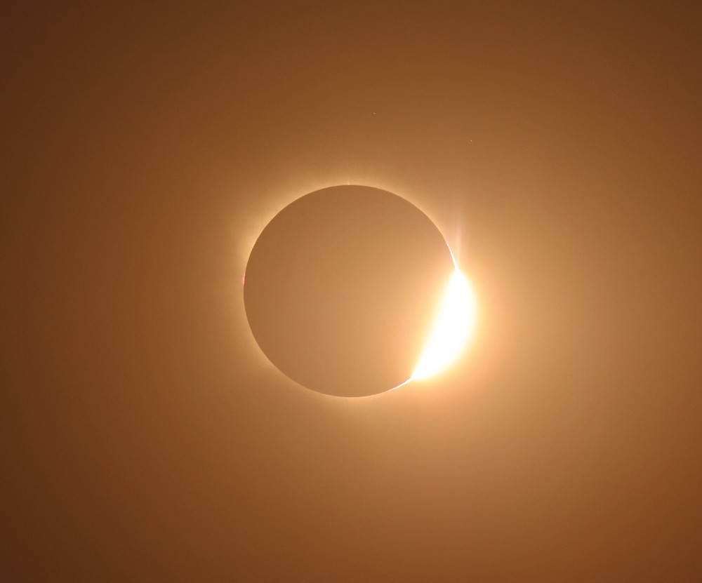 Fotógrafo brasileiro registra eclipse solar total na Espanha com técnicas de astrofotografia