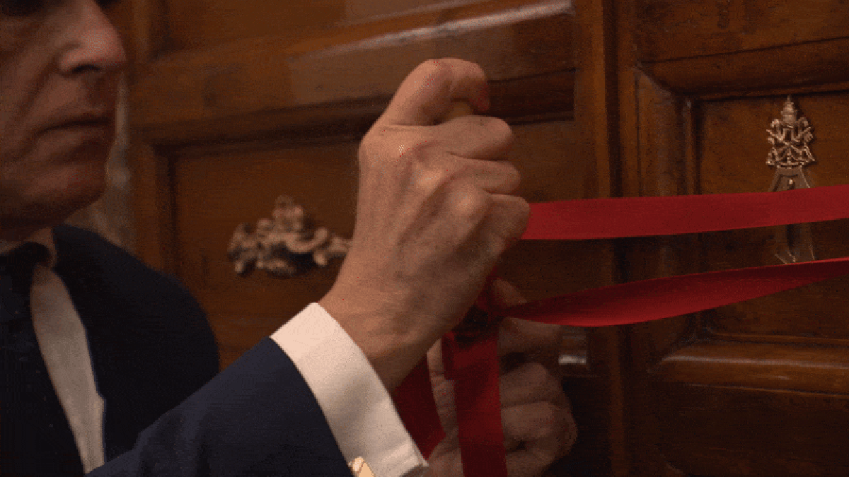 VÍDEO: Após morte do papa, aposentos de Francisco são selados no Vaticano