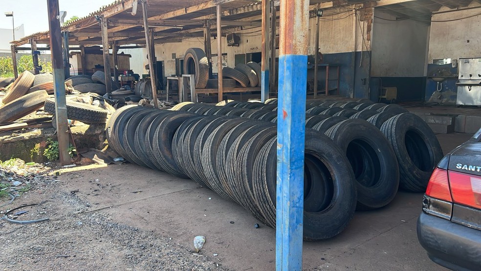 Duas pessoas foram presas por contrabando e descaminho — Foto: Polícia Civil/Divulgação