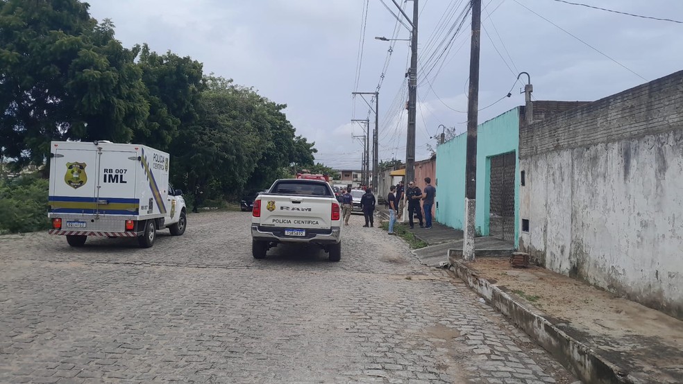 Suspeito enterrou o corpo da menina no quintal de casa — Foto: Thiago César/Inter TV Cabugi