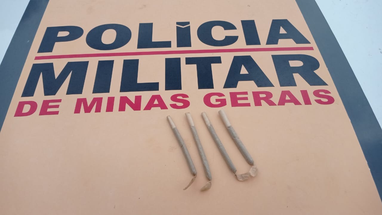 Motorista da Prefeitura de Capelinha é preso com cigarros de maconha dentro de carro oficial