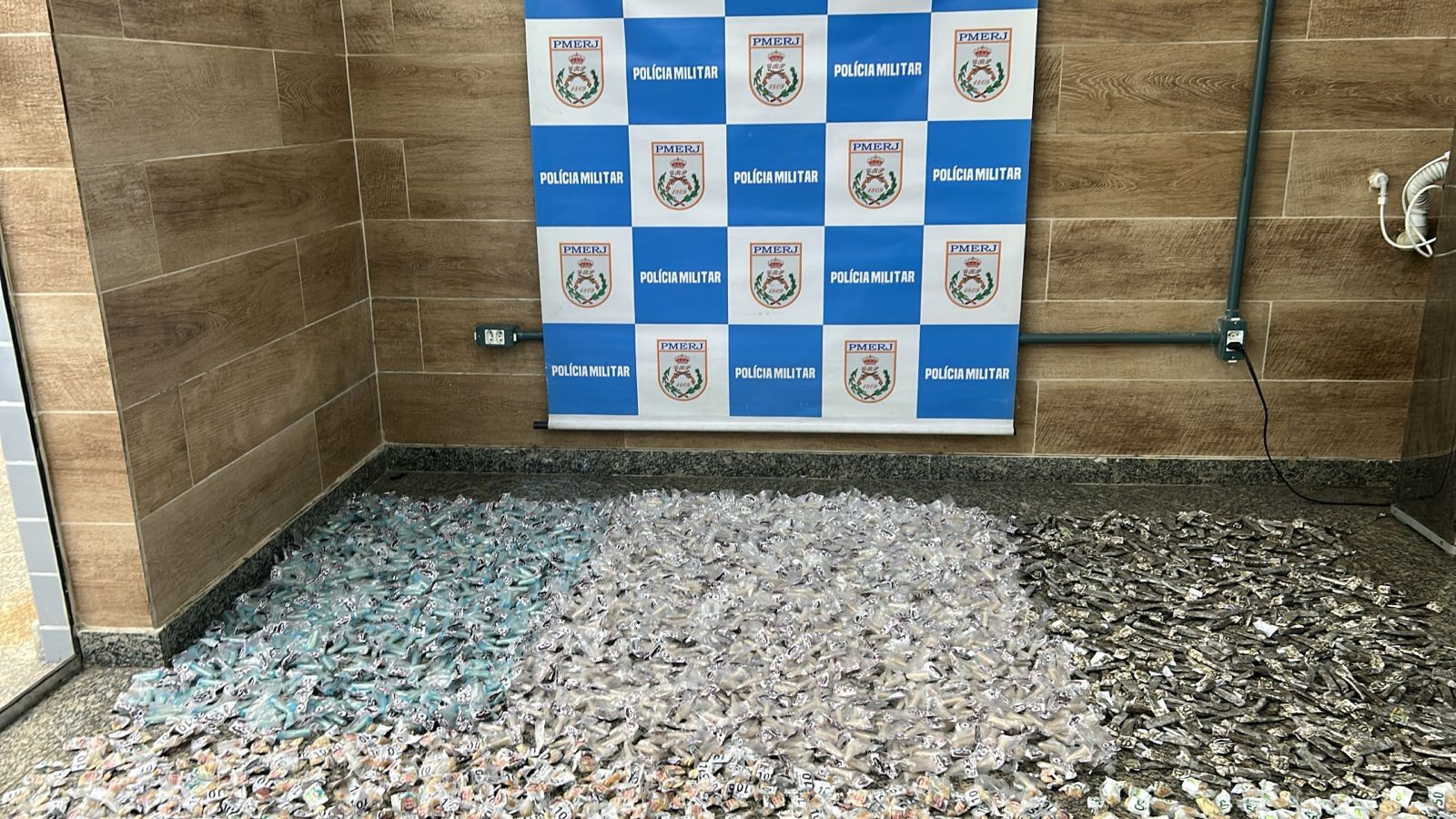 Mais de 2 kg de drogas são apreendidos em área de mata em Volta Redonda