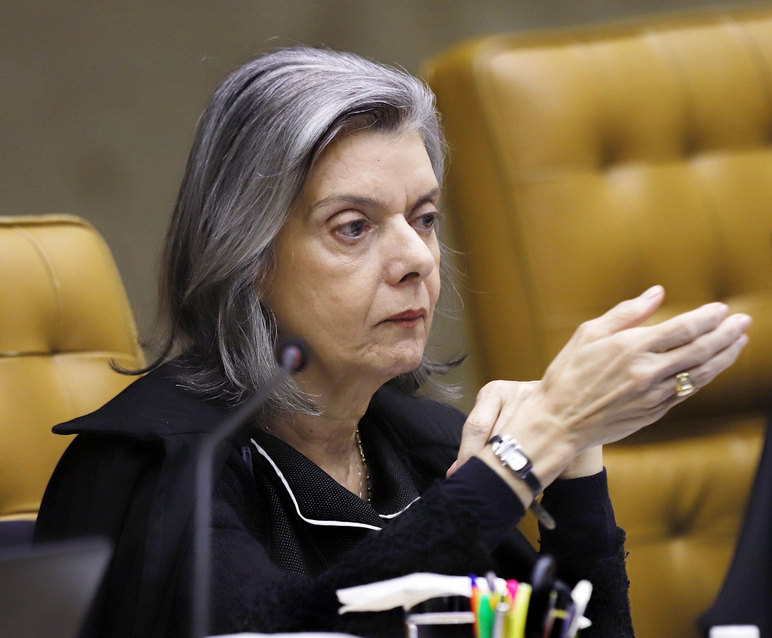 Cármen Lúcia cita casos de feminicídio e diz que, quando uma mulher é violentada, todas são