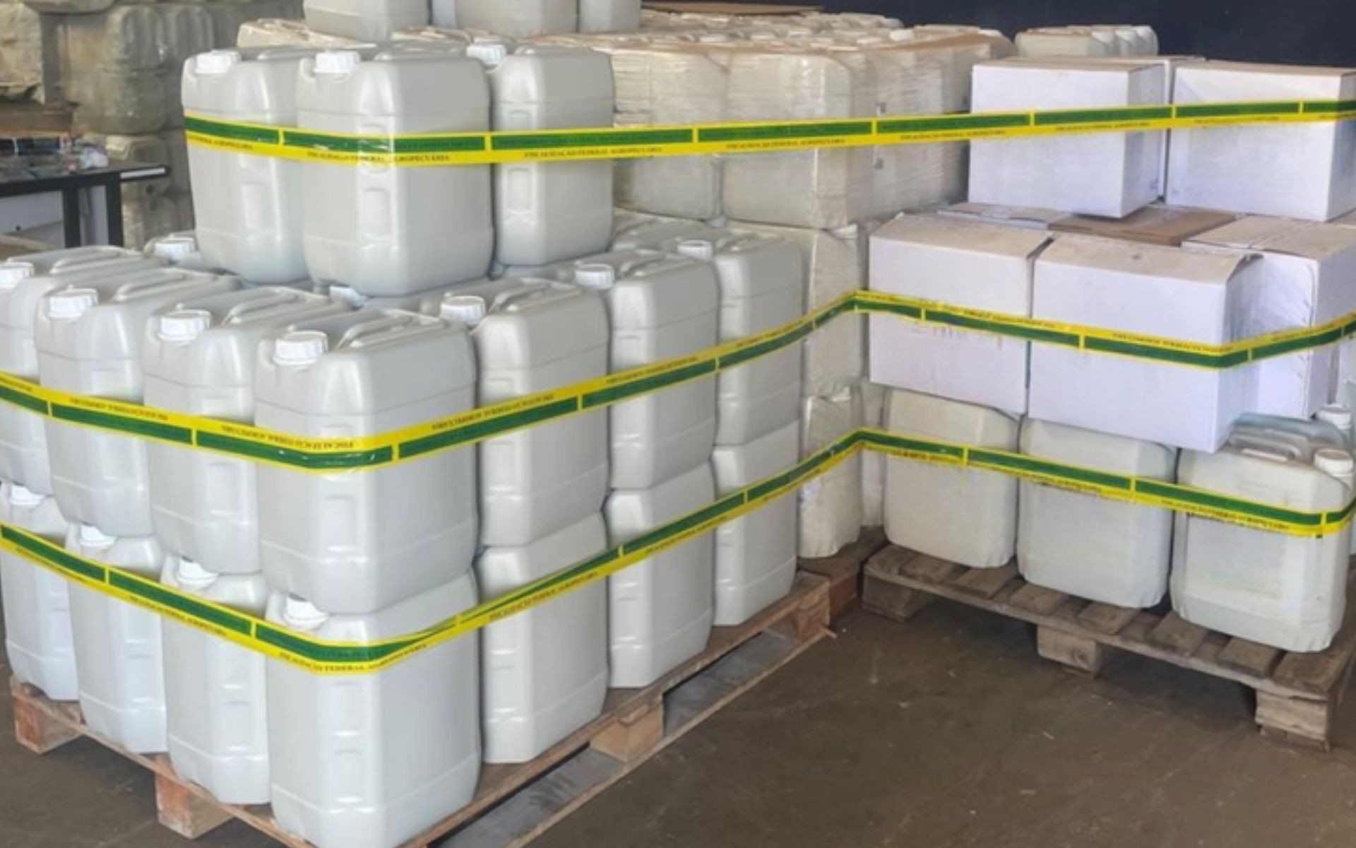 Mais de 5 mil litros de fertilizantes com irregularidades são apreendidos no noroeste de SP