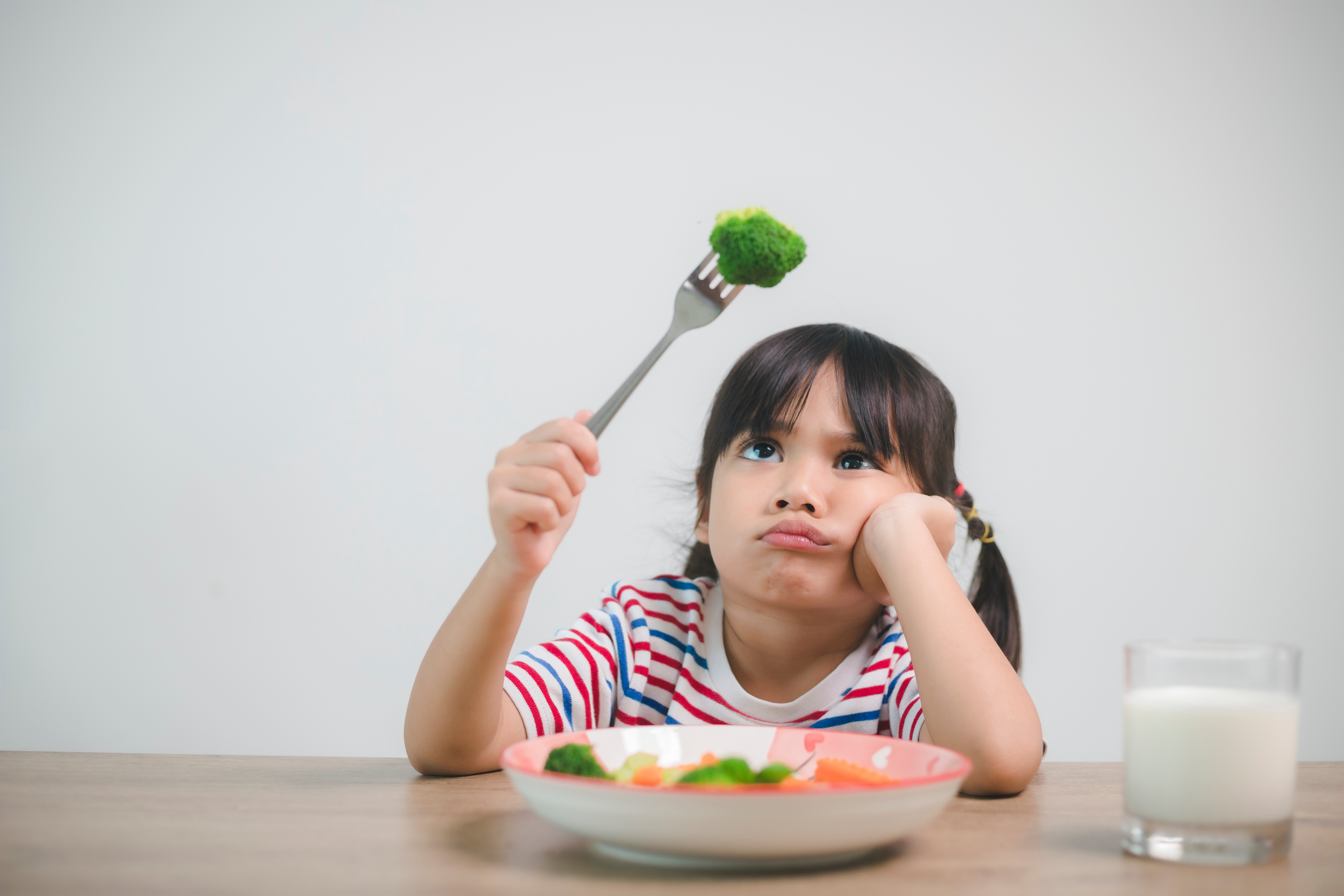 Seletividade alimentar infantil: nutricionista cita riscos nutricionais e dicas práticas para o dia a dia