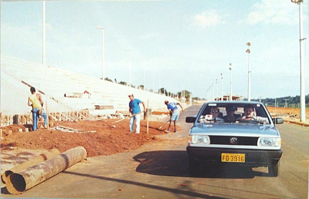 2 de 5
Constru&ccedil;&atilde;o do Samb&oacute;dromo de Bauru (SP), inaugurado em 1991 &mdash; Foto: Arquivo/Departamento de Prote&ccedil;&atilde;o ao Patrim&ocirc;nio Cultural/Secretaria de Cultura