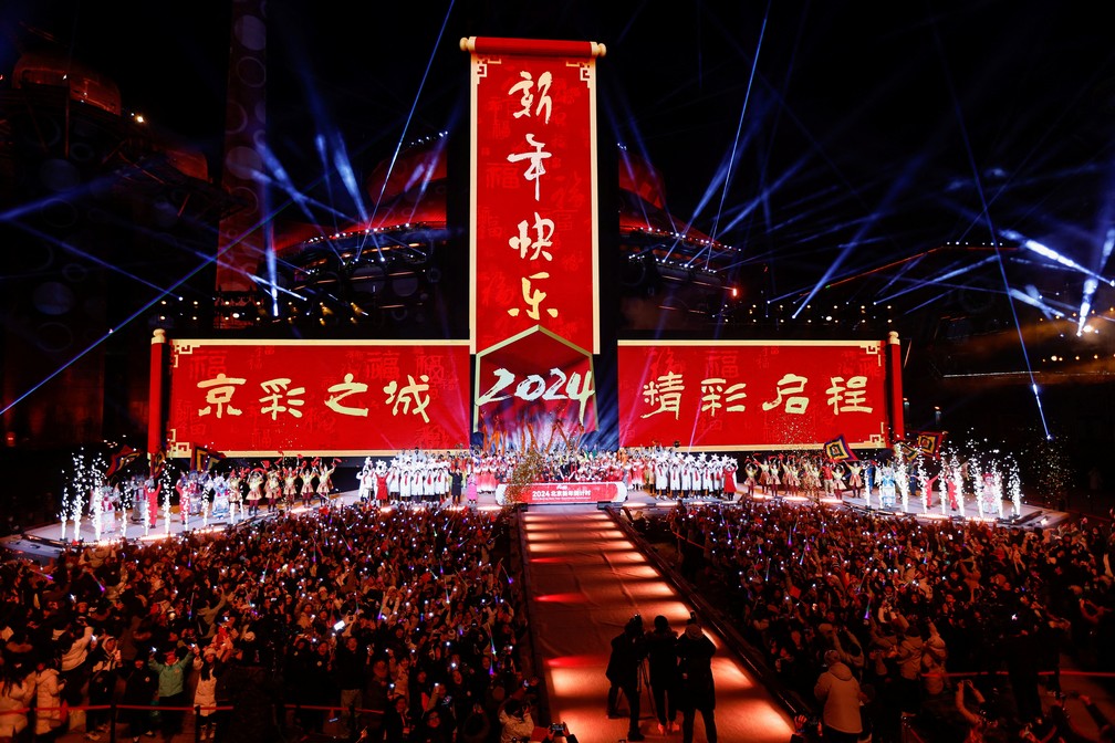Contagem regressiva para o ano novo em Pequim, na China. — Foto: Tingshu Wang/ Reuters