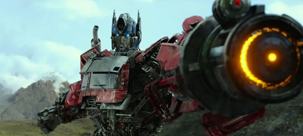 Optimus Prime (voz de Peter Cullen) numa cena de 'Transformers: O despertar das feras' — Foto: Divulgação