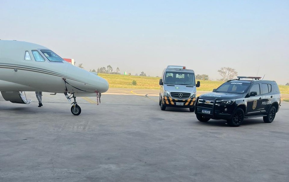 Polícia fiscaliza aeronave no aeroporto de Jundiaí (SP) — Foto: Arquivo Pessoal