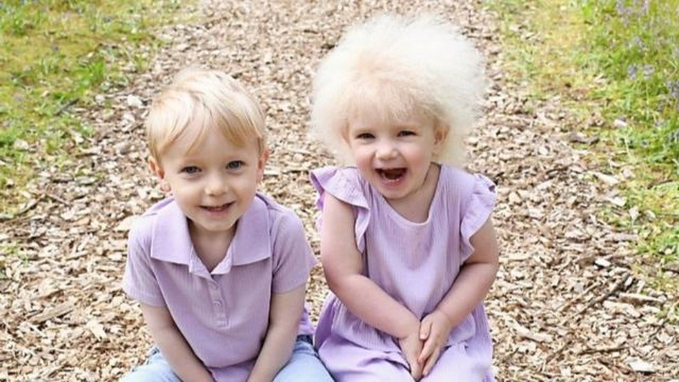 Freddie, irmão de Layla, também acha o cabelo dela bonito — Foto: @Cameralikeso/BBC