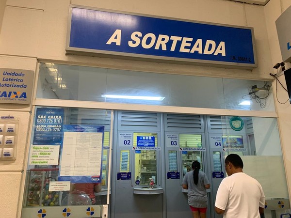 Mega-Sena: ganhadores 'deixam vazio' em comércio em Santos - 05/04/2022 -  Cotidiano - Folha