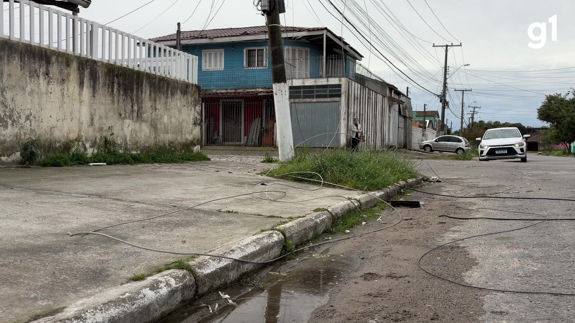 Motociclista morre ao ser atingido por fios caídos após temporal no RS