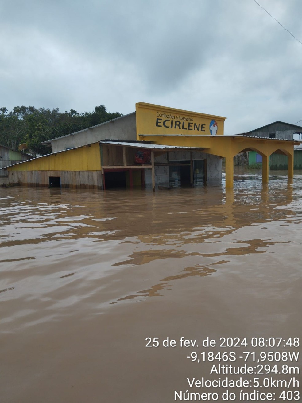 Cerca de 98% da área comercial da cidade está embaixo d'água — Foto: Arquivo/Corpo de Bombeiros do Acre