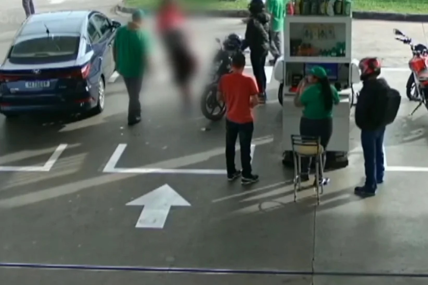 ‘Ela tremia muito’: funcionária de posto acolheu menina salva de tentativa de estupro após fazer sinal universal de socorro em Curitiba