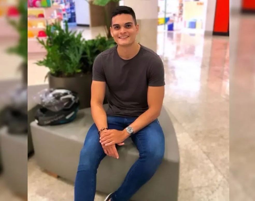 Leôncio Braga, de 24 anos, também teve o pescoço cortado por uma linha quando trafegava de moto na BR-020, em Caucaia, em agosto de 2023. — Foto: Arquivo pessoal