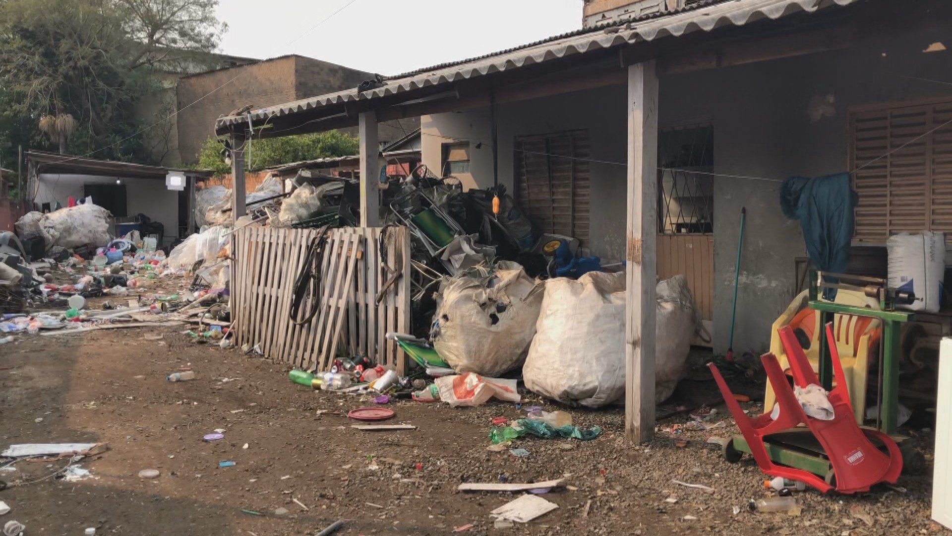 Atiradores invadem casas e matam três homens em Alvorada; suspeitos teriam dito ser policiais