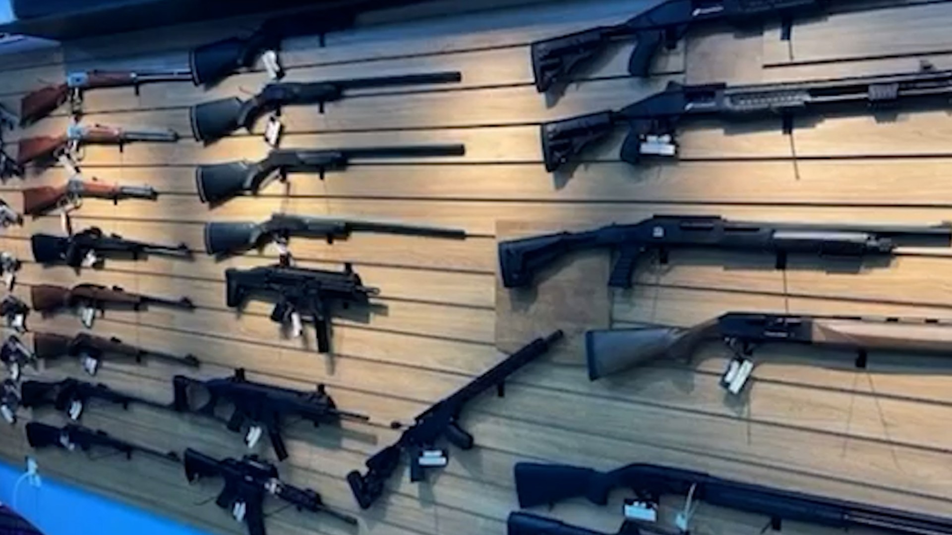 Suspeitos invadem clube de tiro e furtam 50 armas de fogo no Agreste da Paraíba