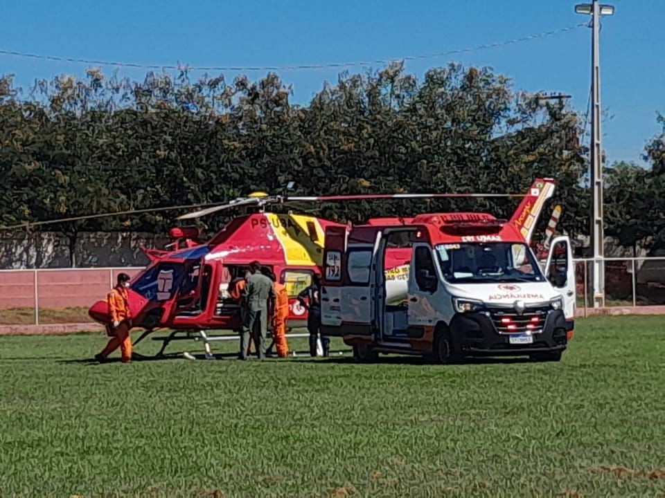 Bebê de 11 meses é resgatado de helicóptero após acidente grave na BR-365 em Santa Vitória