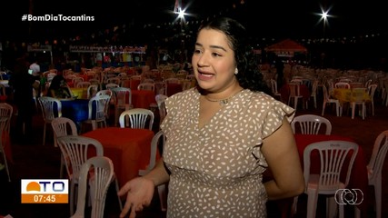 Bolo tradicional de Santo Antônio atraiu devotos em busca das medalhinhas