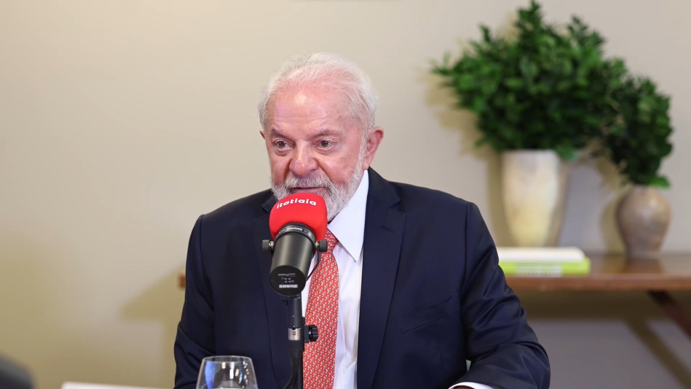 Após cobrança de Lira, Lula diz que não é hora de 'discurso duro', mas que governo tem que cumprir acordos
