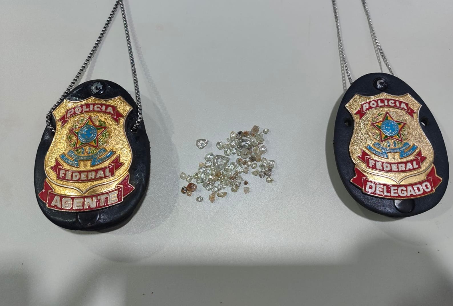 Suspeitos de vender diamantes ilegais são presos em flagrante durante negociação em RO