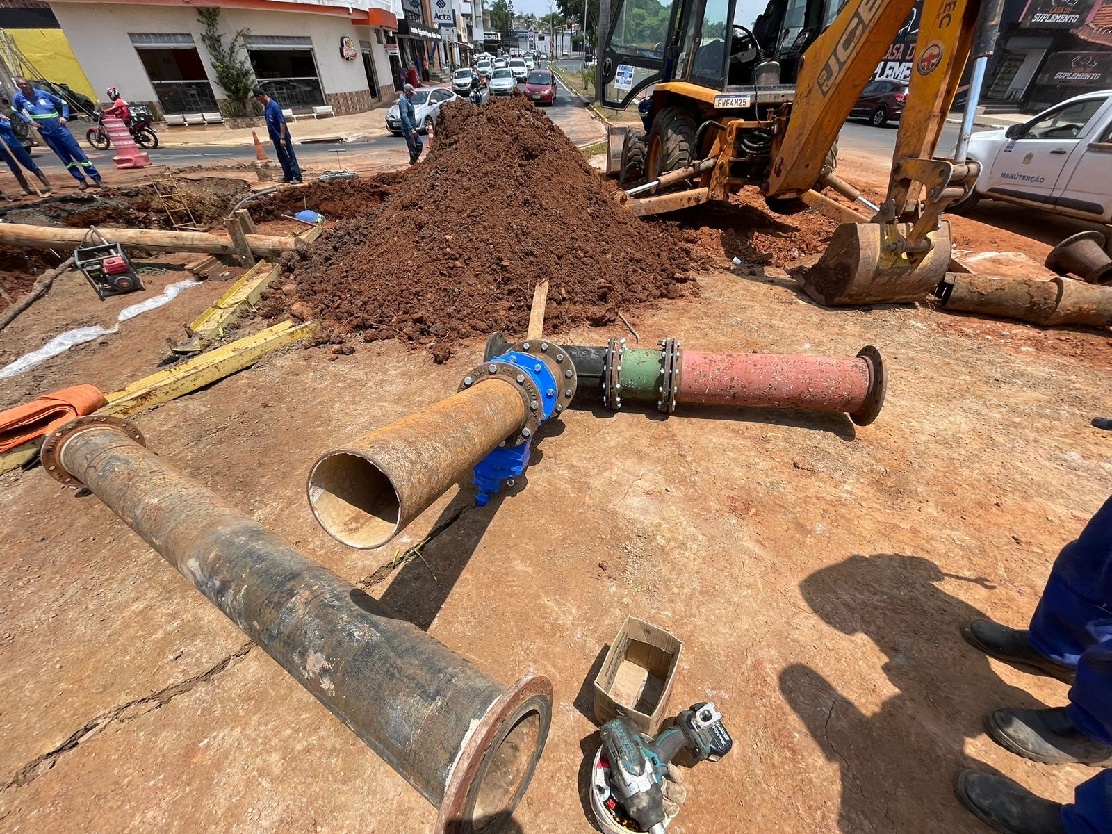 Rompimento de adutora deixa parte dos moradores sem água e cancela aulas em Mogi Guaçu