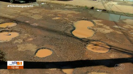 Moradores da Arse 62 reclamam de esgoto a céu aberto e buracos em rua