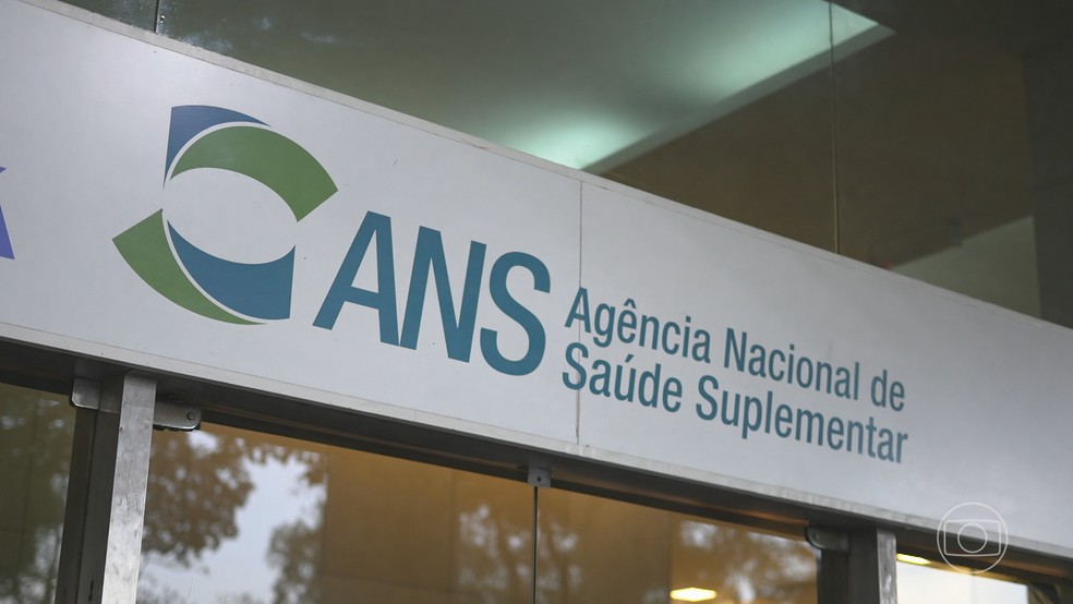 Aumentam as queixas contra planos de saúde por rescisões unilaterais de contrato — Foto: Jornal Nacional/ Reprodução