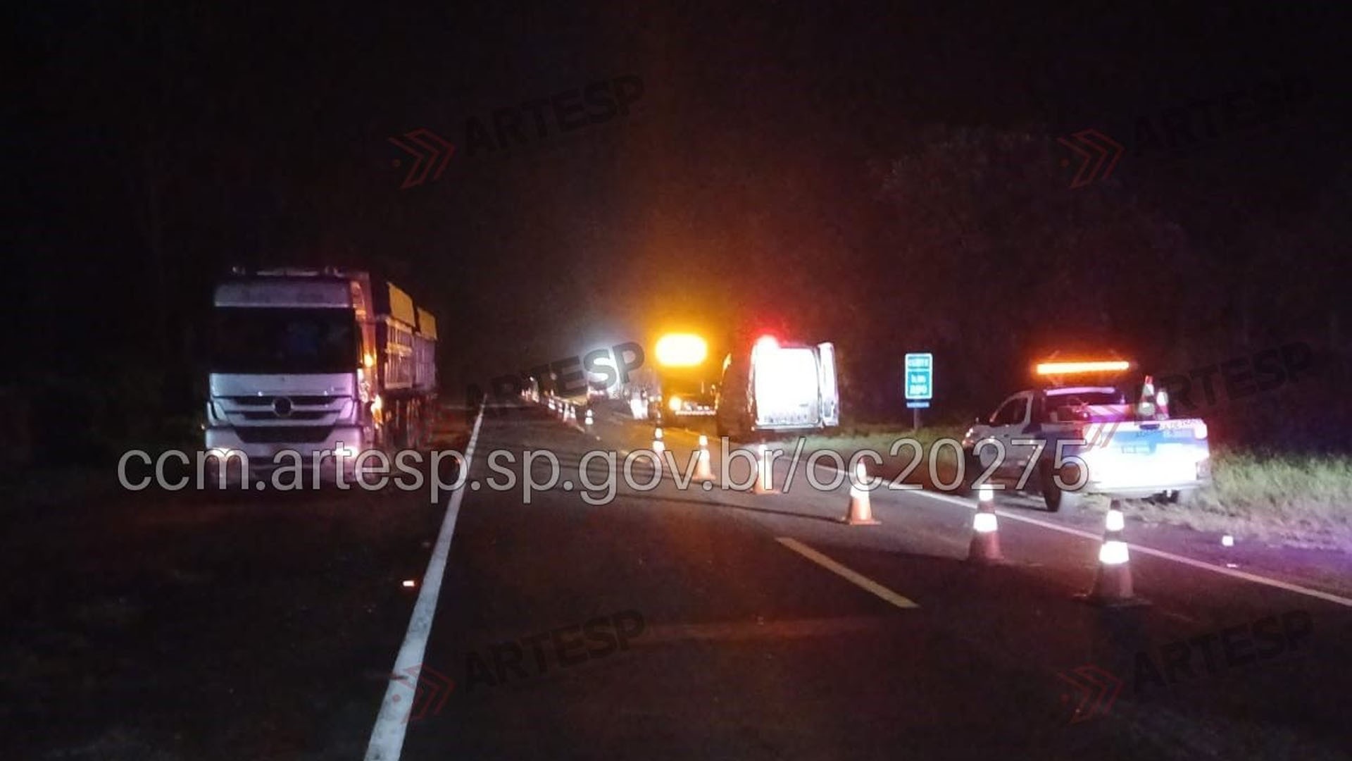 Pedestre morre após ser atropelado por bitrem e carro que fugiu na SP-304 em Torrinha