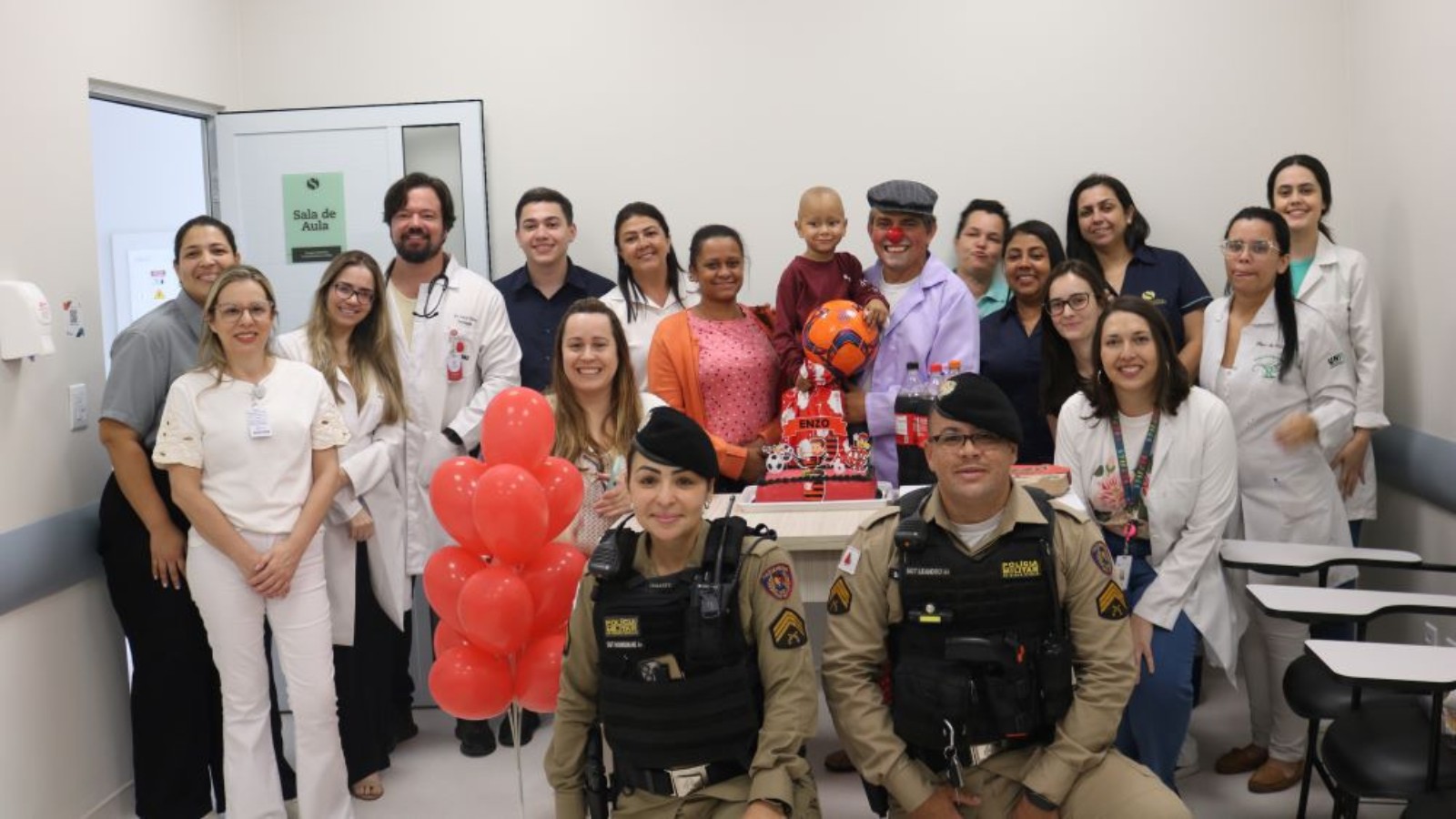 PM participa de aniversário de paciente no Hospital Oncológico de Pouso Alegre
