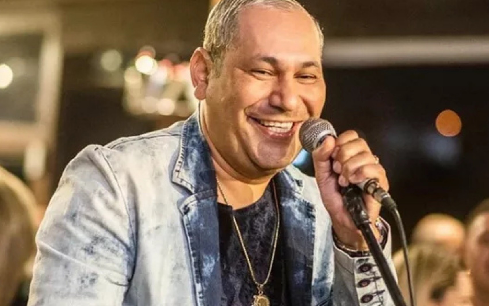 Chrigor é internado e cancela shows; produção informa que cantor passará por uma endoscopia para investigação