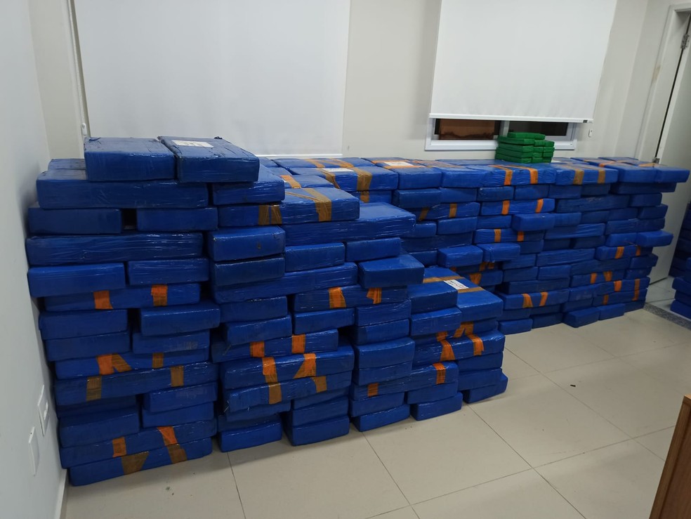 PM apreende cerca de 4,5 toneladas de maconha em caminho em Birigui (SP)  Foto: Polcia Militar/Divulgao