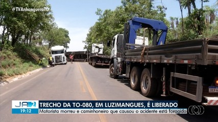 Trecho da TO-080, em Luzimangues, é liberada após carreta com soja tombar na pista