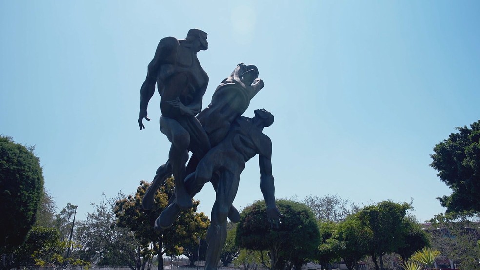 Futebol brasileiro homenageado em praça no México — Foto: Reprodução/TV Globo