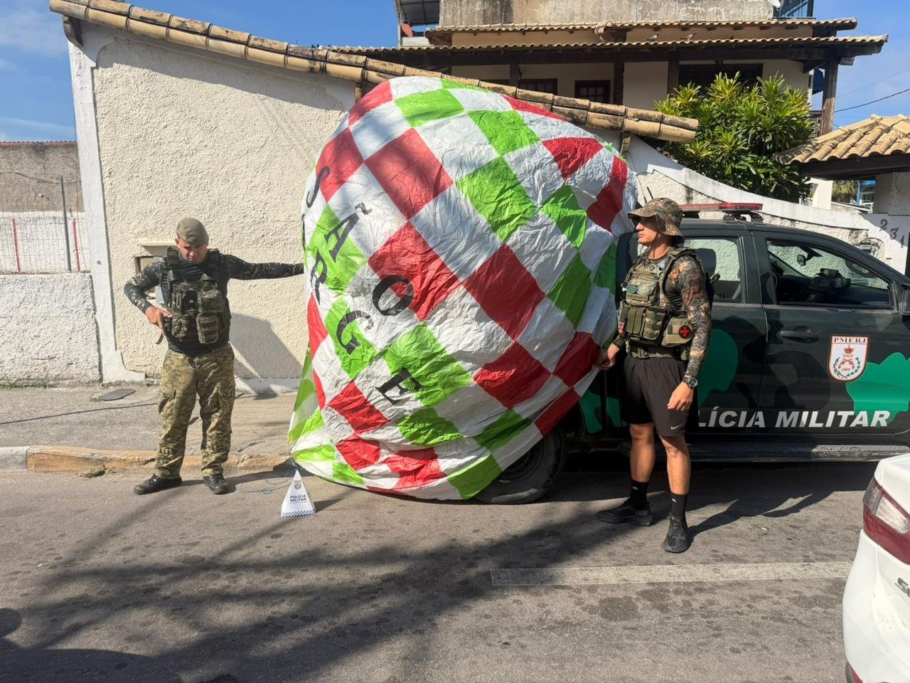 Em 40 dias, PM do RJ apreende 31 balões e reforça alerta durante o período junino