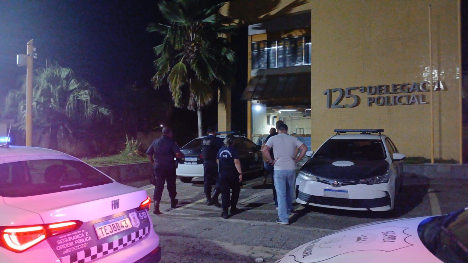 Homem invade velório com faca, mexe em corpo e ameaça pessoas em capela de São Pedro da Aldeia