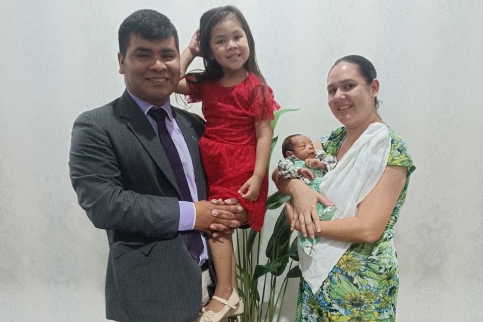 Valmir, Vanessa, Asafe e a outra filha do casal, Helena. — Foto: Reprodução